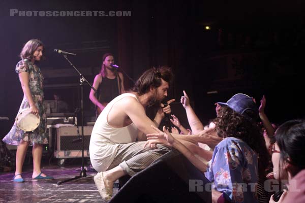 EDWARD SHARPE AND THE MAGNETIC ZEROS - 2013-07-08 - PARIS - Le Trianon - 